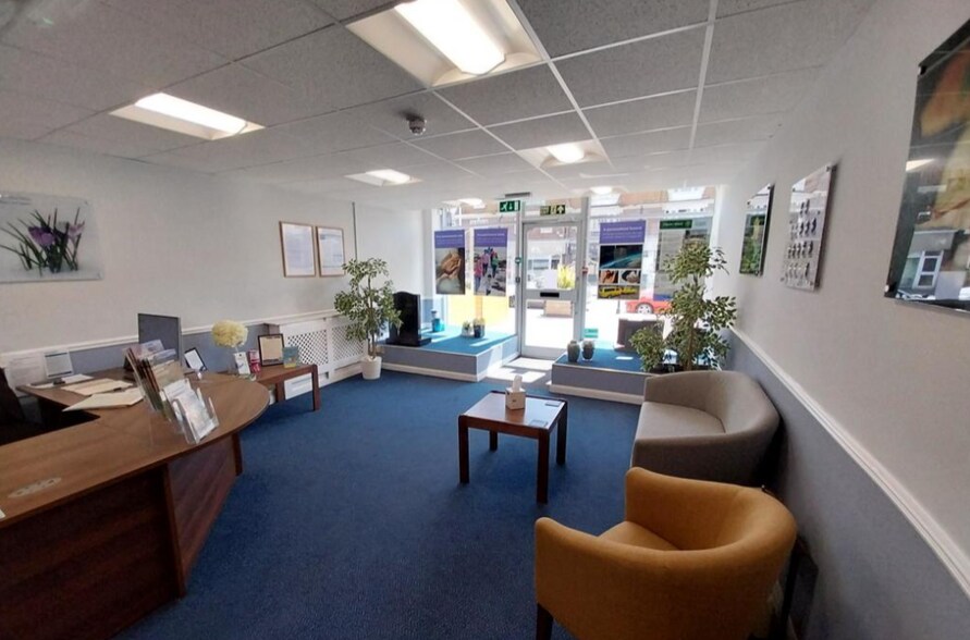 56-56B Goring Rd, Worthing à vendre - Photo principale – Image 2 sur 5