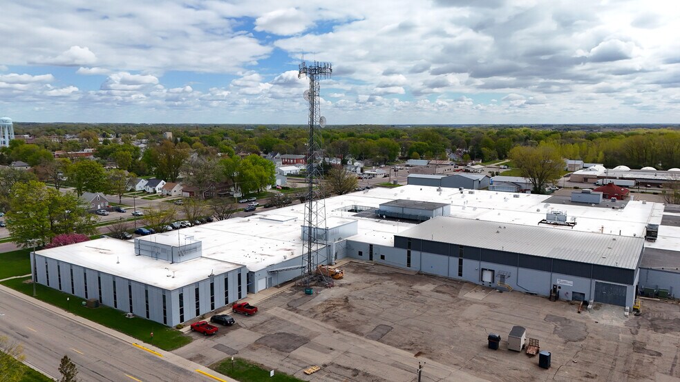 299 Johnson Ave, Waseca, MN à louer - Photo de l’immeuble – Image 3 sur 15