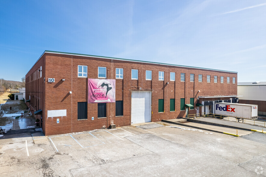 10-12 Jaycee Dr, West Hazleton, PA à louer - Photo principale – Image 1 sur 10
