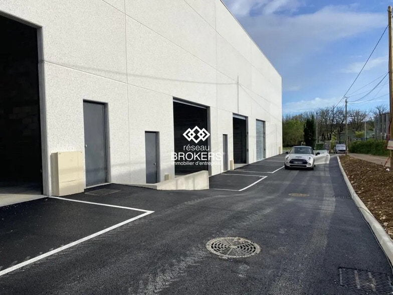 Local d’activités dans Montauroux à louer - Photo de l’immeuble – Image 1 sur 7
