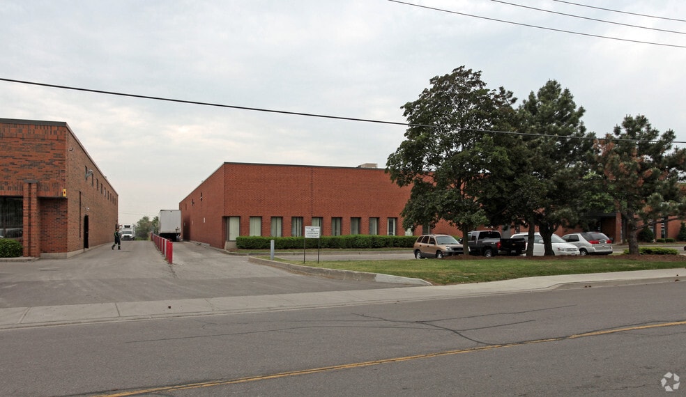 1840 Meyerside Dr, Mississauga, ON à louer - Photo de l’immeuble – Image 2 sur 2