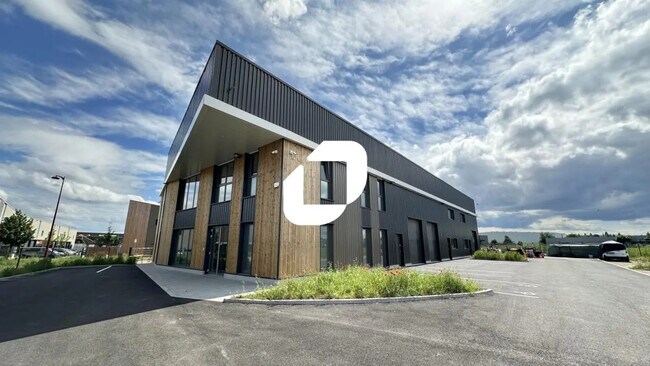 Plus de détails pour Local d'activités à louer