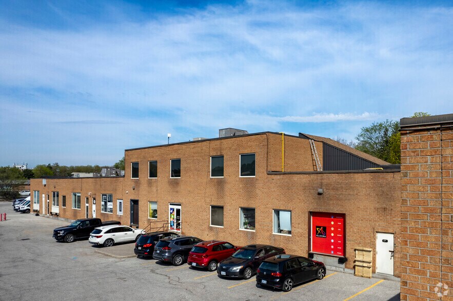 156 Duncan Mill Rd, Toronto, ON à louer - Photo de l’immeuble – Image 2 sur 3