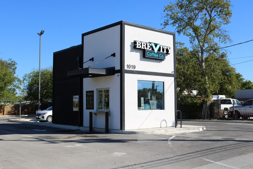 1019 SW Military Dr, San Antonio, TX à vendre - Photo de l’immeuble – Image 2 sur 8