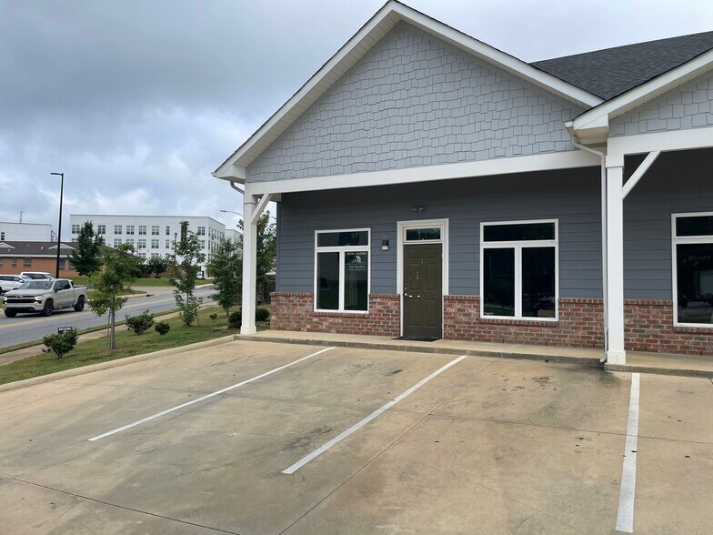 510 Geneva St, Opelika, AL à louer - Photo de l’immeuble – Image 1 sur 7