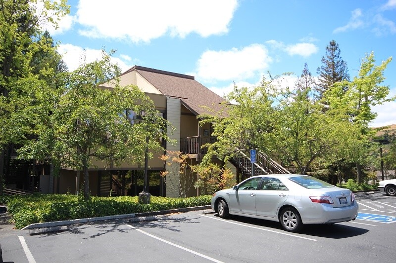 1042 Country Club Dr, Moraga, CA à louer - Photo de l’immeuble – Image 3 sur 3
