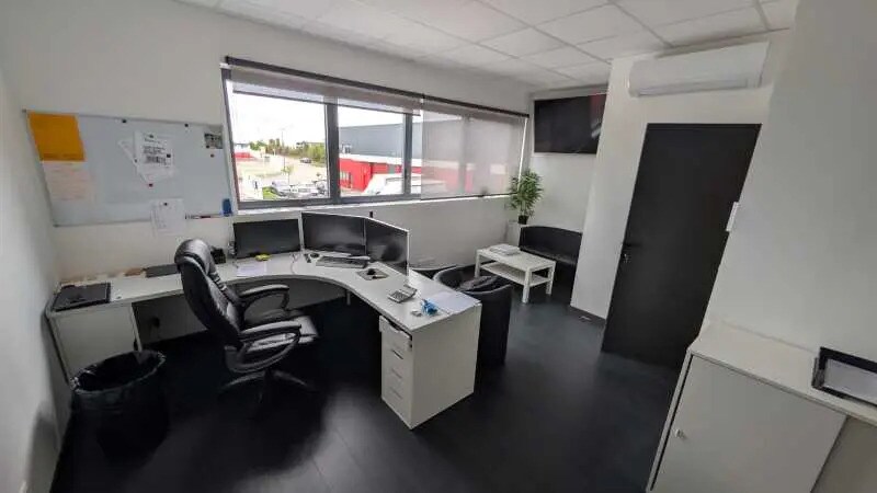 Bureau dans Colombier-Saugnieu à louer - Photo de l’immeuble – Image 3 sur 13