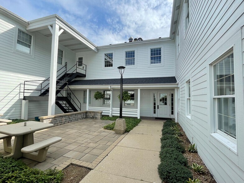 473 Dunham Rd, St Charles, IL à louer - Photo de l’immeuble – Image 3 sur 9