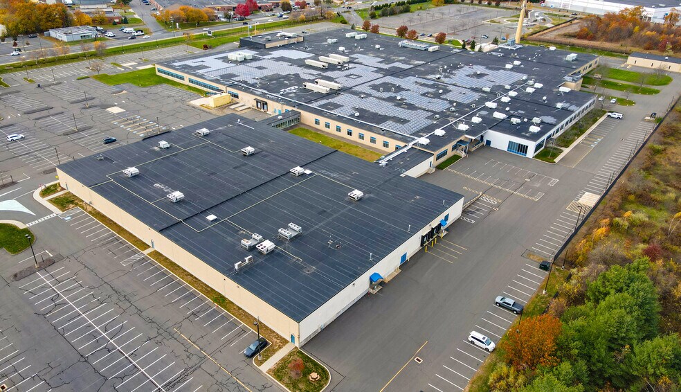 383 Middle St, Bristol, CT à louer - Photo de l’immeuble – Image 3 sur 5