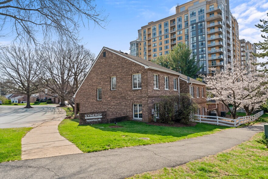 11739-11741 Bowman Green Dr, Reston, VA à louer - Photo de l’immeuble – Image 2 sur 11