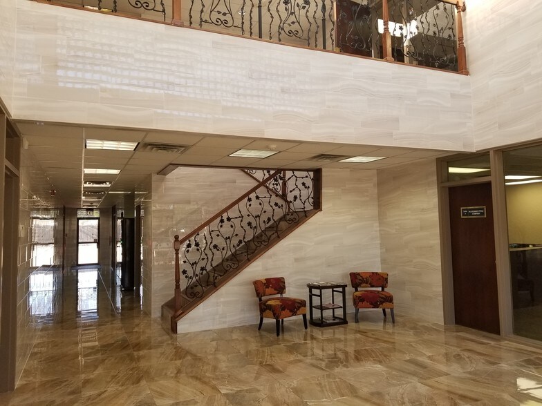 515 N Cedar Ridge Dr, Duncanville, TX à louer - Photo principale – Image 1 sur 12