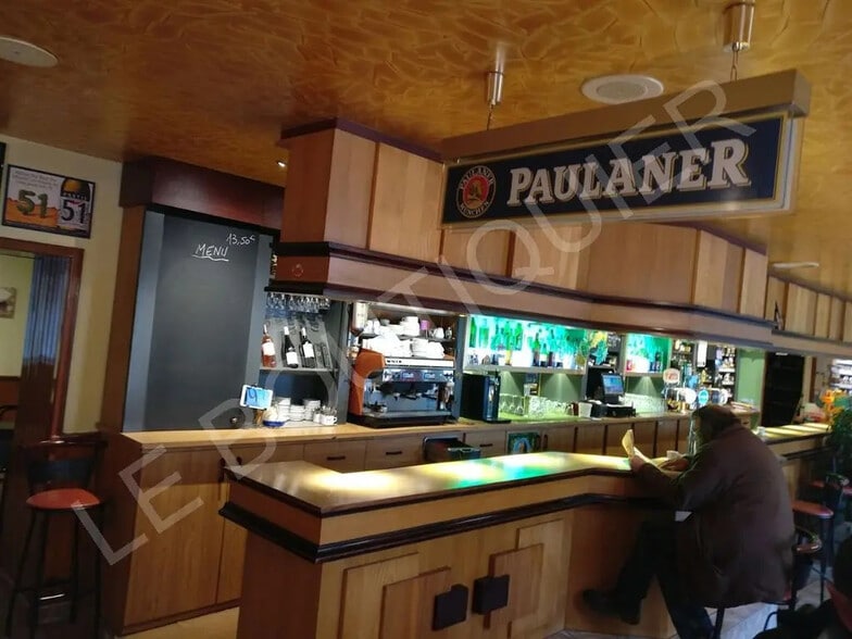 Local commercial dans Plonéour-Lanvern à vendre - Photo de l’immeuble – Image 2 sur 5