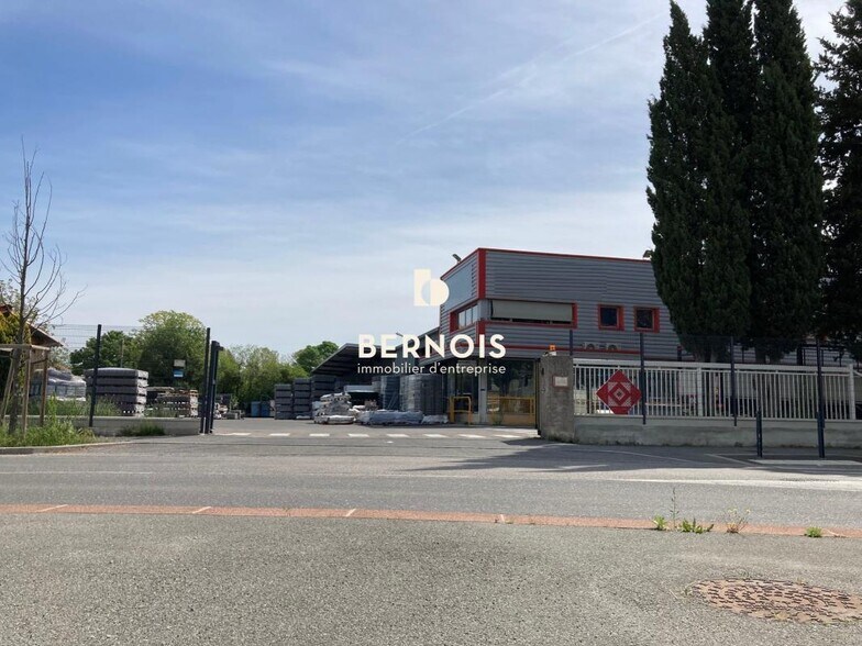 Local d’activités dans Brignoles à louer - Photo de l’immeuble – Image 2 sur 12