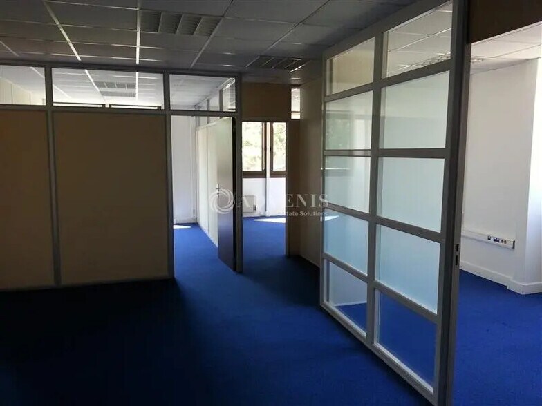Bureau dans Croissy-Beaubourg à louer - Photo intérieure – Image 3 sur 7