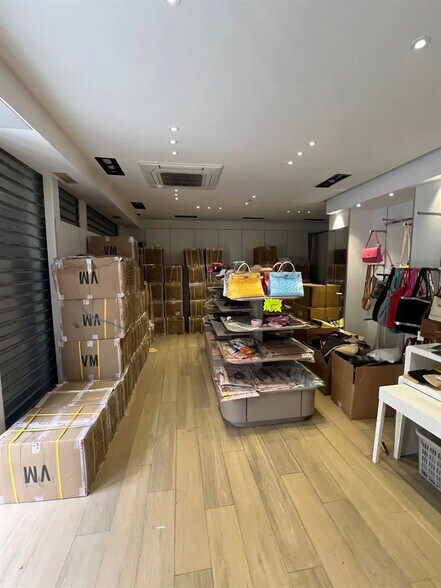 Local commercial dans Paris à louer - Photo intérieure – Image 2 sur 10