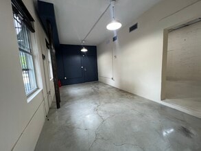 5400 NE 4 Ct, Miami, FL à louer Photo de l’immeuble– Image 1 sur 2