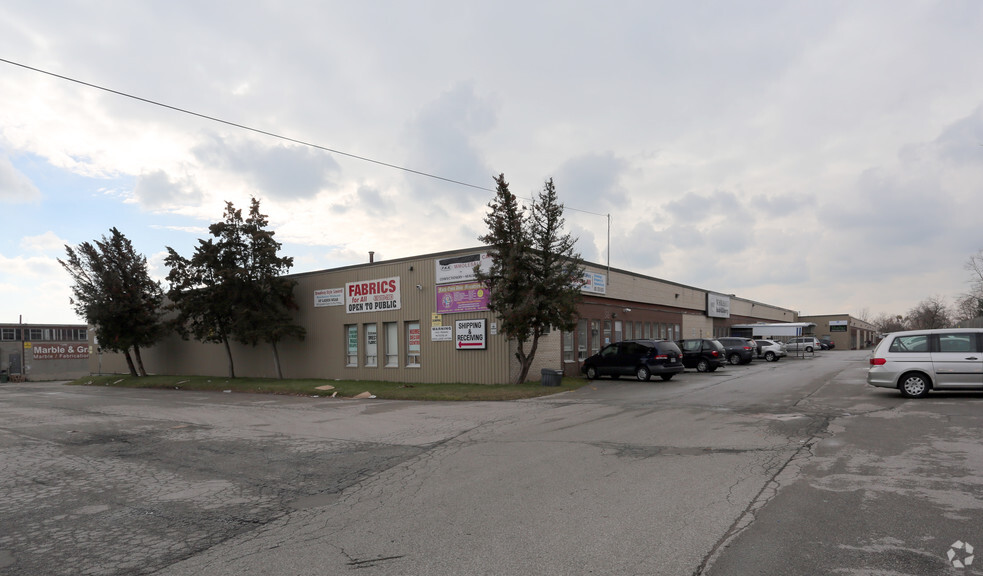 920 Caledonia Rd, Toronto, ON à louer - Photo principale – Image 1 sur 3