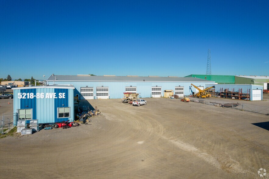 5218 86th Ave SE, Calgary, AB à louer - Photo de l’immeuble – Image 3 sur 5