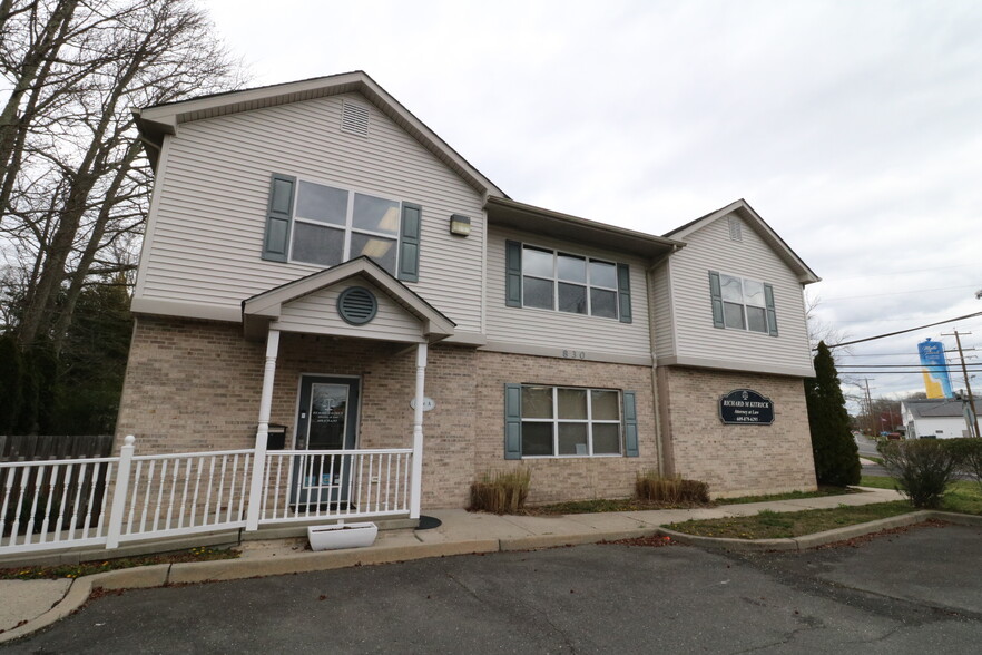 829 Radio Rd, Little Egg Harbor Twp, NJ à louer - Photo de l’immeuble – Image 2 sur 2