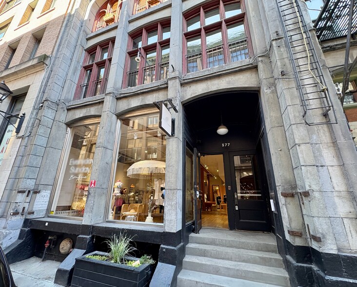 377 Rue Saint-Paul O, Montréal, QC à louer - Photo de l’immeuble – Image 3 sur 7