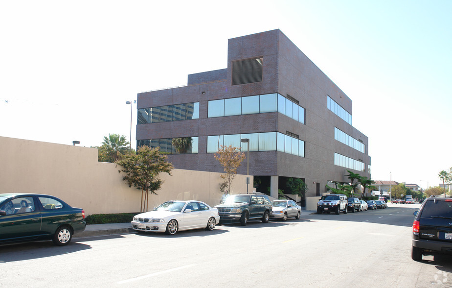 1000 N Central Ave, Glendale, CA à louer - Photo de l’immeuble – Image 2 sur 3