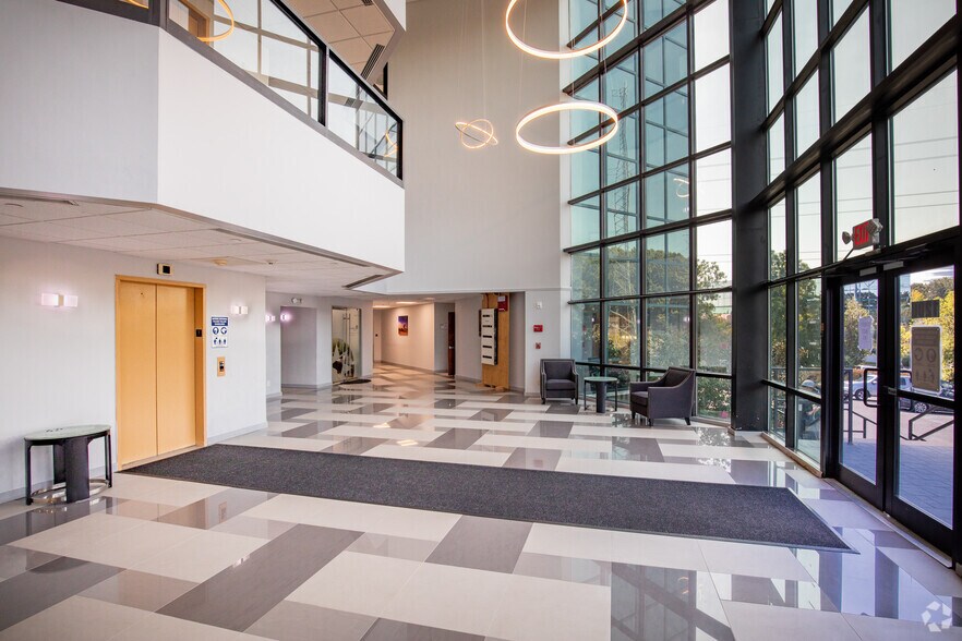 1200 Veterans Memorial Hwy, Hauppauge, NY à louer - Hall d’entrée – Image 3 sur 4