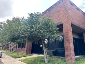 4135-4165 Willow Lake Blvd, Memphis, TN à louer Photo de l’immeuble– Image 1 sur 16