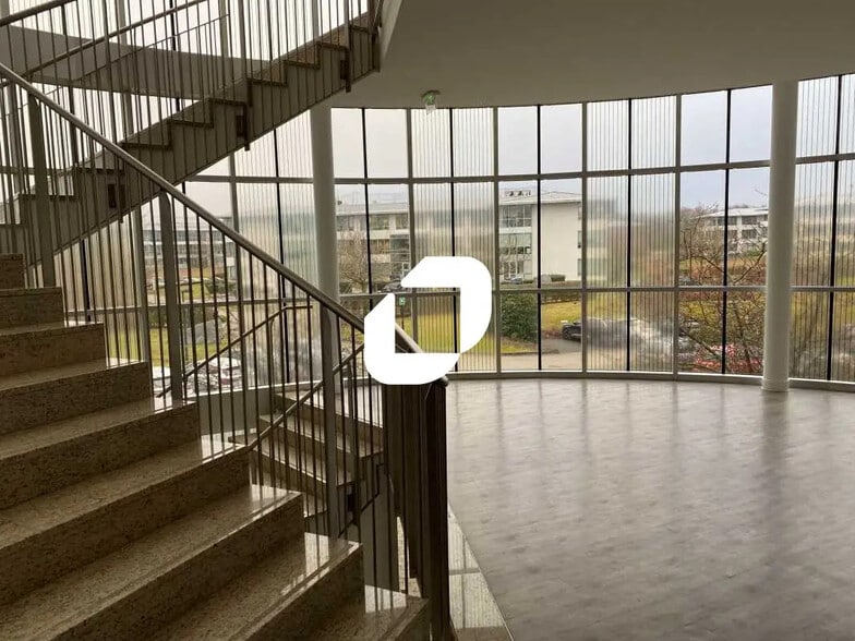 2 Rue René Caudron, Voisins-le-Bretonneux à louer - Photo de l’immeuble – Image 2 sur 7