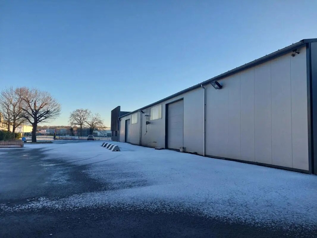 Local d’activités dans Saint-Jacques-de-la-Lande à louer Photo de l’immeuble– Image 1 sur 7