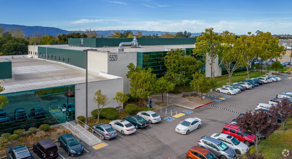 5521 Hellyer Ave, San Jose, CA à louer - Photo de l’immeuble – Image 3 sur 5