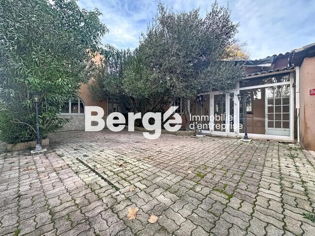 Plus de détails pour Local commercial à vendre