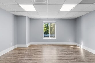 308 W Main St, Smithtown, NY à louer Photo intérieure– Image 2 sur 6