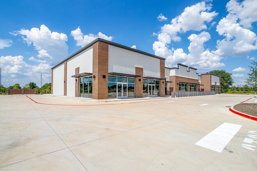 4004 E US Highway 377, Granbury, TX à louer - Photo de l’immeuble – Image 2 sur 19