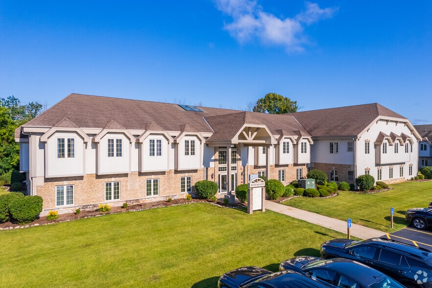W175N11081 Stonewood Dr, Germantown, WI à louer - Photo principale – Image 2 sur 23