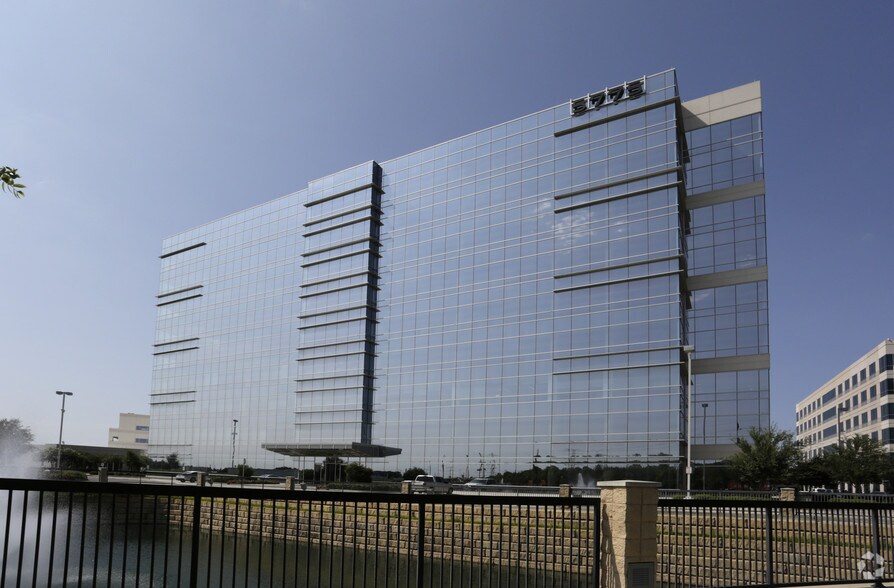 5775 N Sam Houston Pky W, Houston, TX à louer - Photo de l’immeuble – Image 3 sur 13