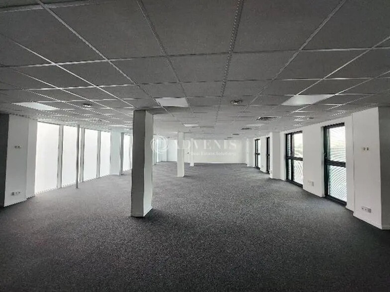 Bureau dans Tours à louer - Photo de l’immeuble – Image 3 sur 11