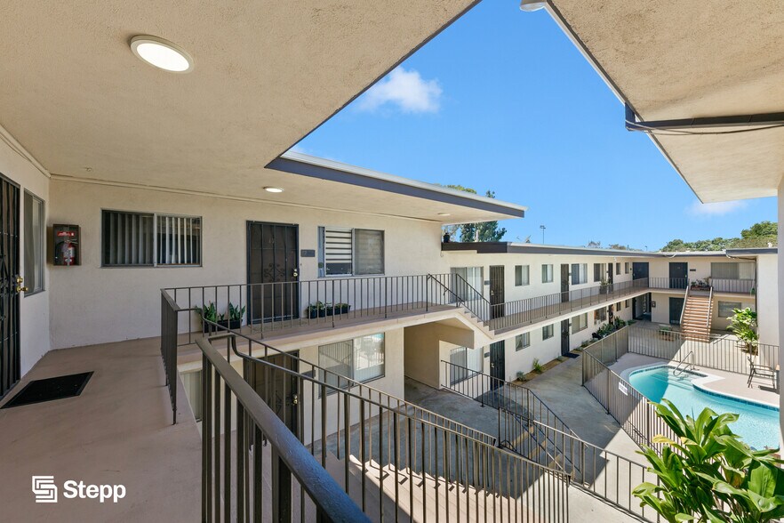 140 E Spring St, Long Beach, CA à vendre - Photo de l’immeuble – Image 3 sur 14