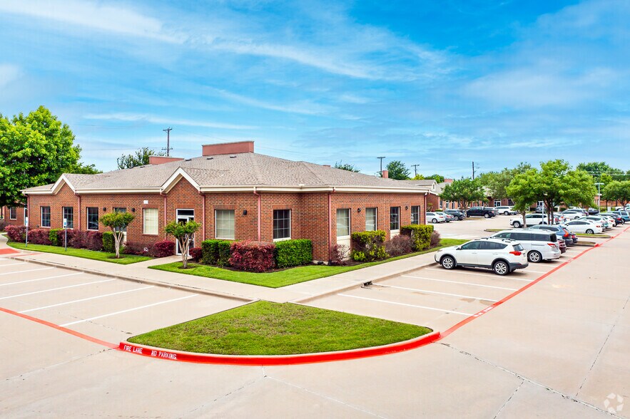 4500 Hillcrest Rd, Frisco, TX à louer - Photo de l’immeuble – Image 2 sur 4