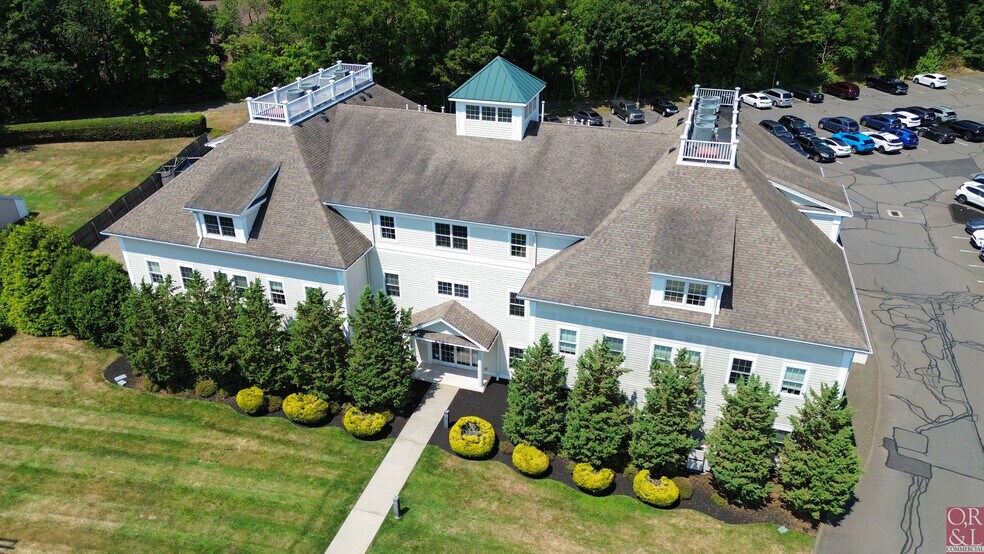 2560 Dixwell Ave, Hamden, CT à louer - Photo de l’immeuble – Image 1 sur 13