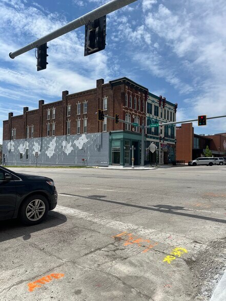 63 E Clinton St, Frankfort, IN à louer - Photo de l’immeuble – Image 2 sur 17