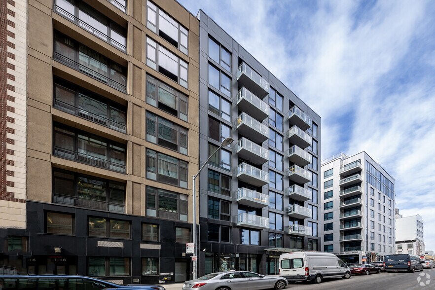 41-14 27th St, Long Island City, NY à louer - Photo de l’immeuble – Image 3 sur 7