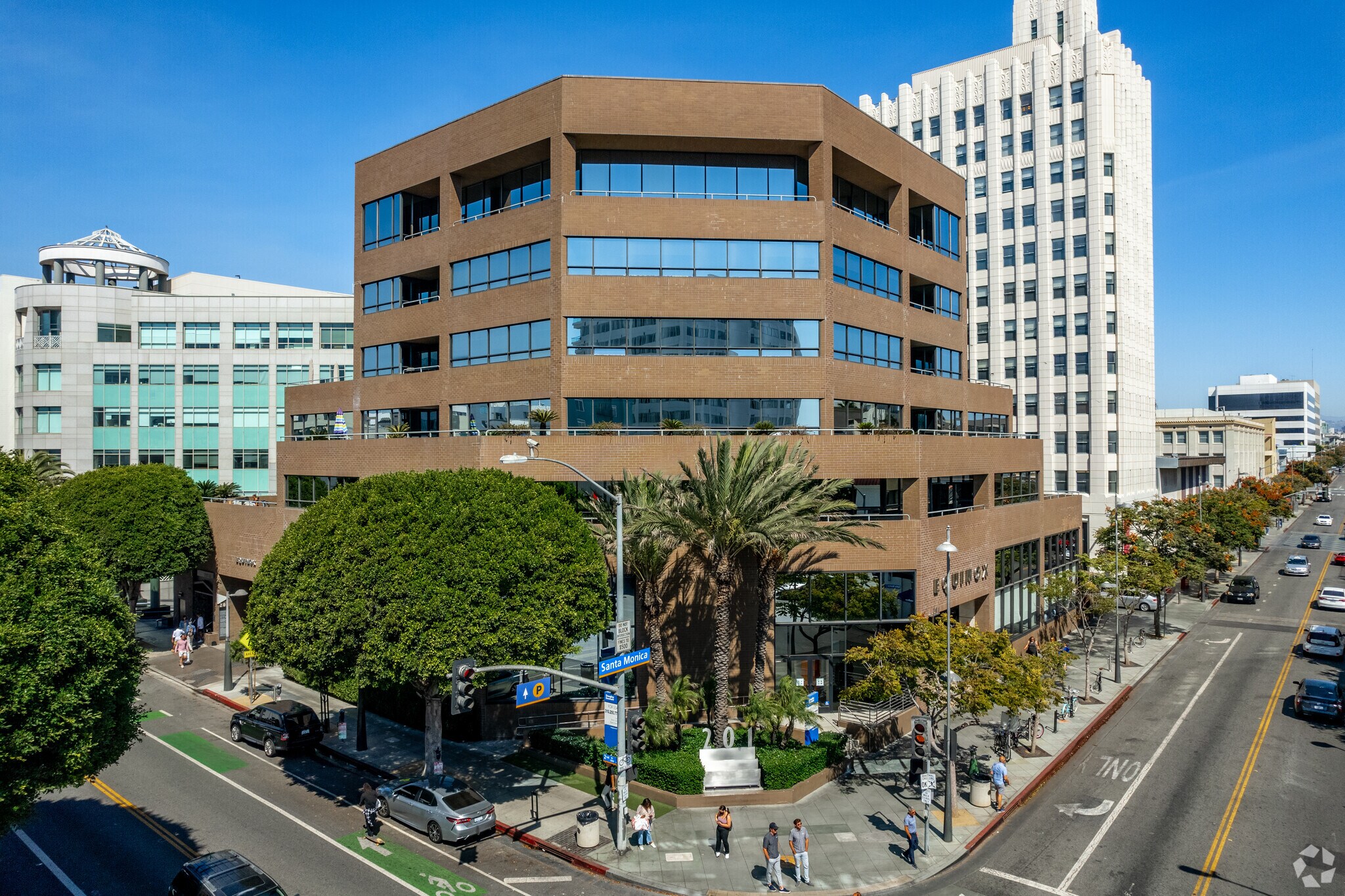 201 Santa Monica Blvd, Santa Monica, CA à louer Photo de l’immeuble– Image 1 sur 6