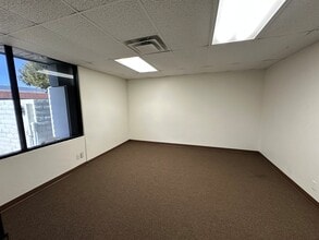 7505 Jurupa Ave, Riverside, CA à louer Photo intérieure– Image 2 sur 6