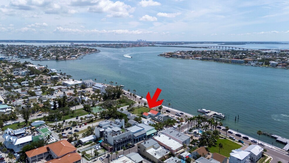 808 Pass a Grille Way, St Pete Beach, FL à vendre - Aérien – Image 2 sur 5