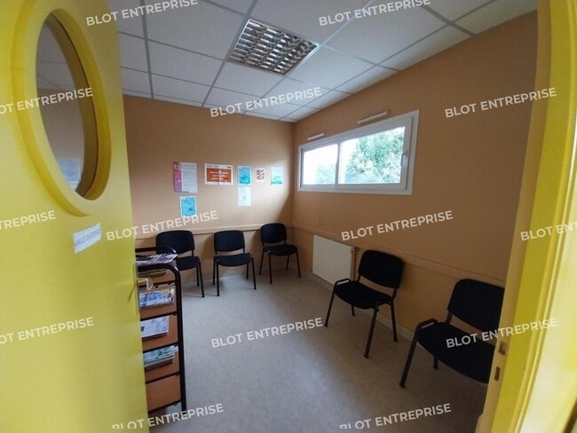 Plus de détails pour Bureau à louer