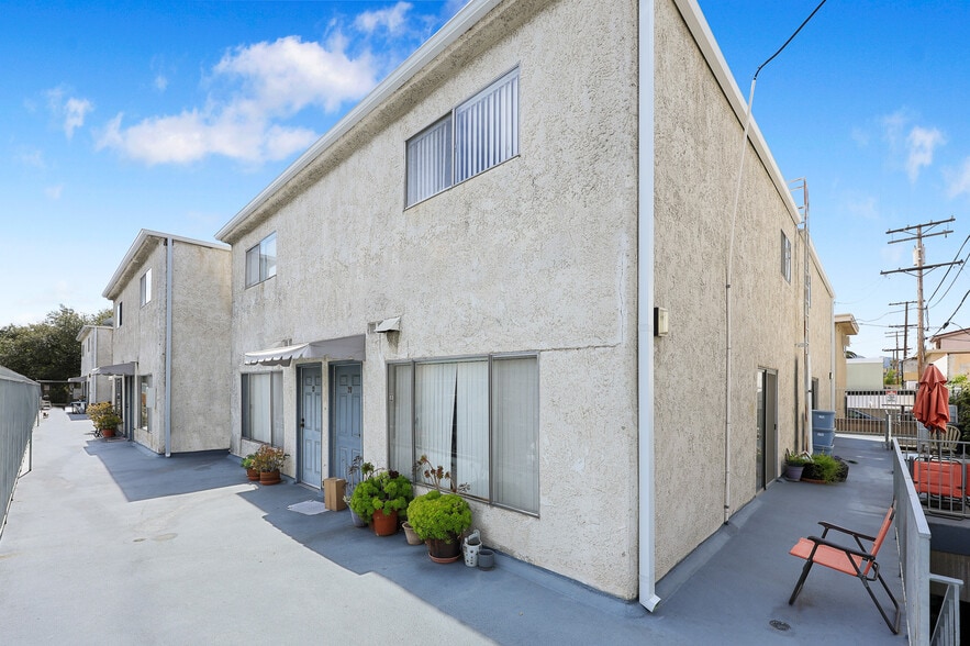 333 Riverdale Dr, Glendale, CA à vendre - Photo de l’immeuble – Image 2 sur 22