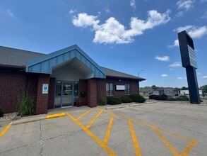 2309 E Empire St, Bloomington, IL à louer Photo intérieure– Image 2 sur 10