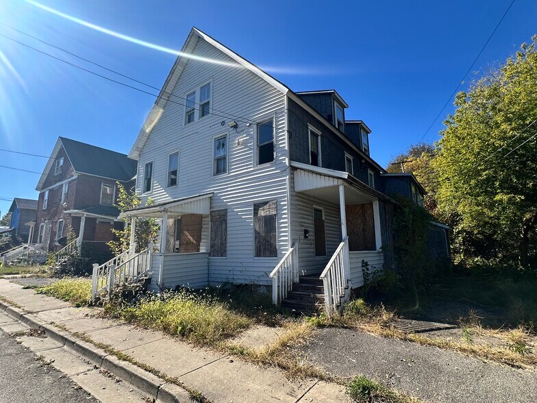9 Wells Ave, Johnson City, NY à vendre - Photo principale – Image 1 sur 3