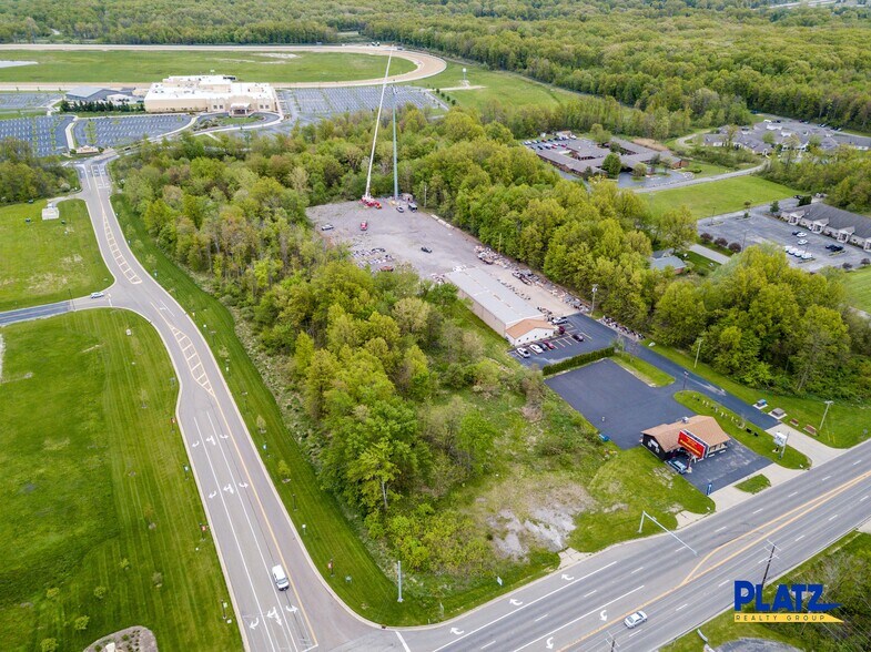 N Canfield Niles Rd, Youngstown, OH à vendre - Photo de l’immeuble – Image 2 sur 8