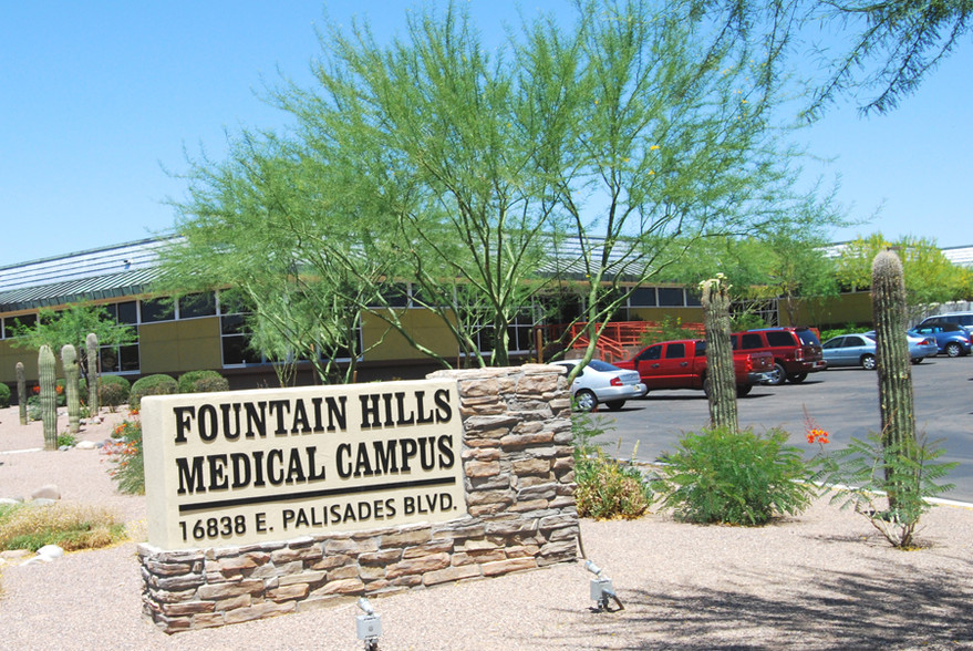 16838 E Palisades Blvd, Fountain Hills, AZ à louer - Photo de l’immeuble – Image 1 sur 6